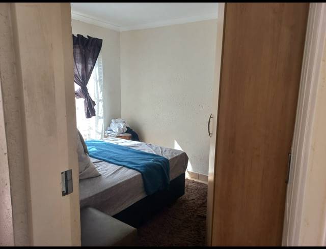 1 BEDROOM APARTMENT FOR SALE IN WATERVAL EAST
